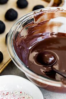 Cold Glasso Coating Sauce With Chocolate