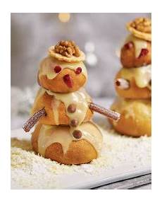 Profiterole Decorative Sauce With Chocolate